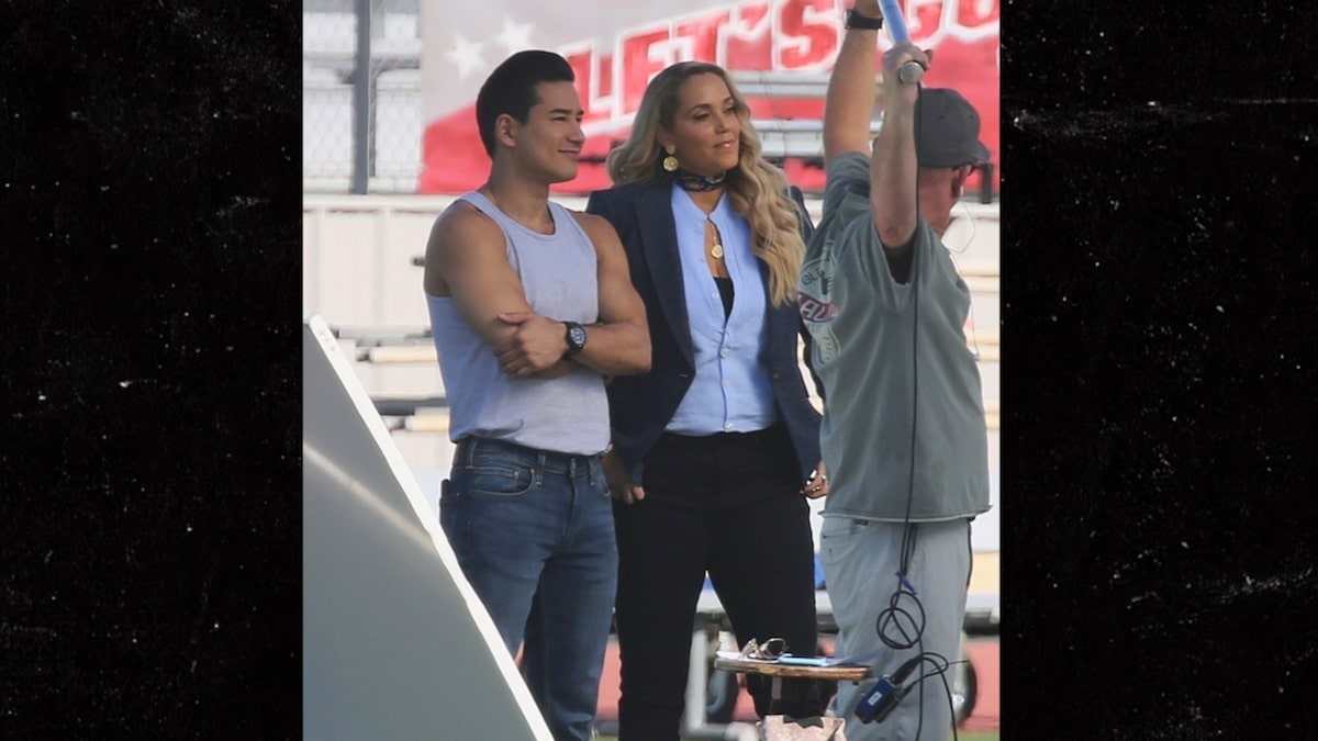 Mario Lopez and Elizabeth Berkley in Character For Saved By The Bell